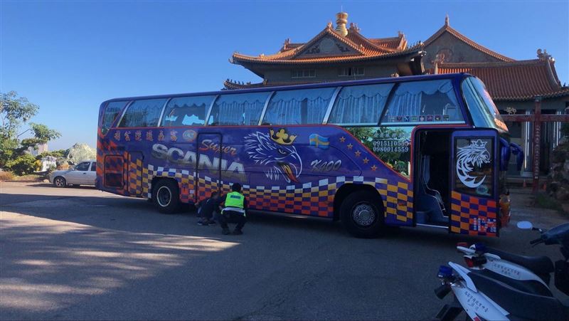 彰化75歲嬤蹲地綁鞋帶　遭遊覽車擦撞慘死
