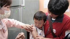 疾管署提醒家長，因學齡前幼童抵抗力較弱，為流感重症的高危險群，應盡速完成流感疫苗接種。（圖非新聞當事人／疾管署提供）