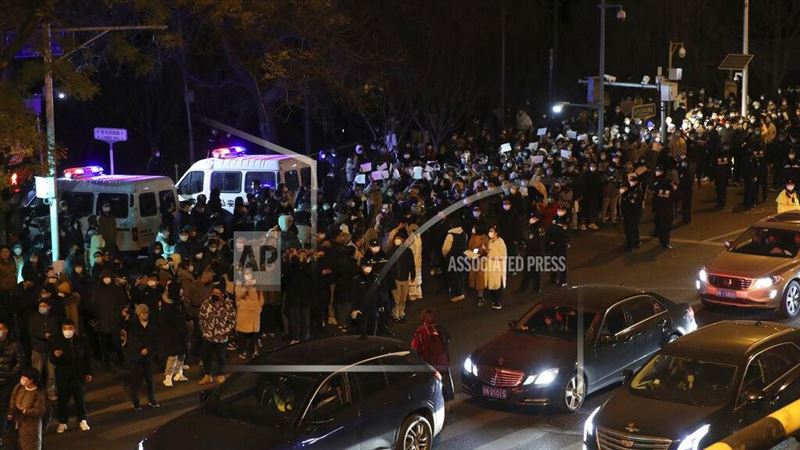 中國多地抗議　央視世界盃切掉沒戴口罩