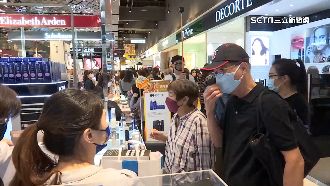 百貨週年慶受惠口罩令鬆綁　帶動彩妝買氣