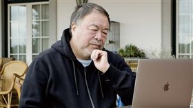 紀錄片「呼喚自由之後」  聚焦中國流亡民運人士「呼喚自由之後」系列紀錄片疫情期間遠赴英、美、法等國，記錄藝術家艾未未（圖）等10名流亡海外的中國民運人士心路歷程。（中央廣播電台提供）中央社記者葉冠吟傳真  111年5月3日