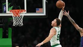 ▲「幹籃哥」葛瑞芬（Blake Griffin）秀「空中接力」灌籃。（圖／路透社／達志影像）