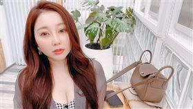 ▲「天后闆妹」曾創下一小時賣出上萬瓶膠原蛋白的驚人紀錄。（圖／取自天后闆妹臉書粉絲團）