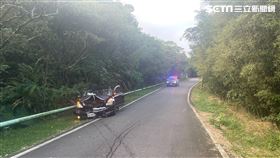 新北市石門里曾姓里長開車自撞電線杆慘亡。（圖／翻攝畫面）