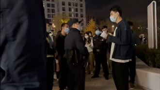 學起來！白紙寫「7字箴言」警方縮手