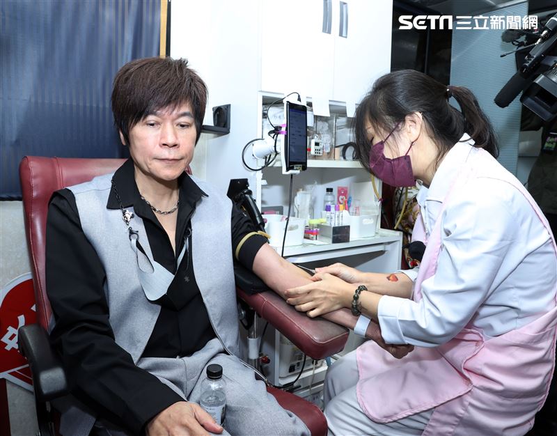 洪榮宏、談詩玲捐血做公益。（記者邱榮吉/攝影）