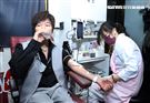洪榮宏、談詩玲捐血做公益。（記者邱榮吉/攝影）