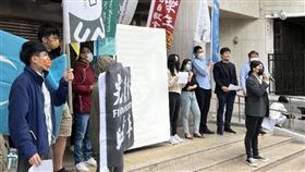 台港中學運世代聲援白紙運動 籲勿重演六四悲劇中國反封控、爭取自由的「白紙運動」蔓延多個省市。台港中10多名學運世代成員30日聚集在立法院前，一同喊出「嚴正看待人民訴求，切勿重演六四悲劇」、「習近平勿開槍」等口號，隔海聲援中國學生。中央社記者陳至中台北攝 111年11月30日