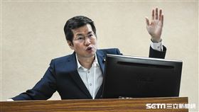 民進黨立法委員羅致政出席國防及外交委員會質詢。 （圖／記者林敬旻攝）