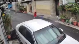 連續1個月！紅衣女拿香對鄰家跪拜嚇壞人