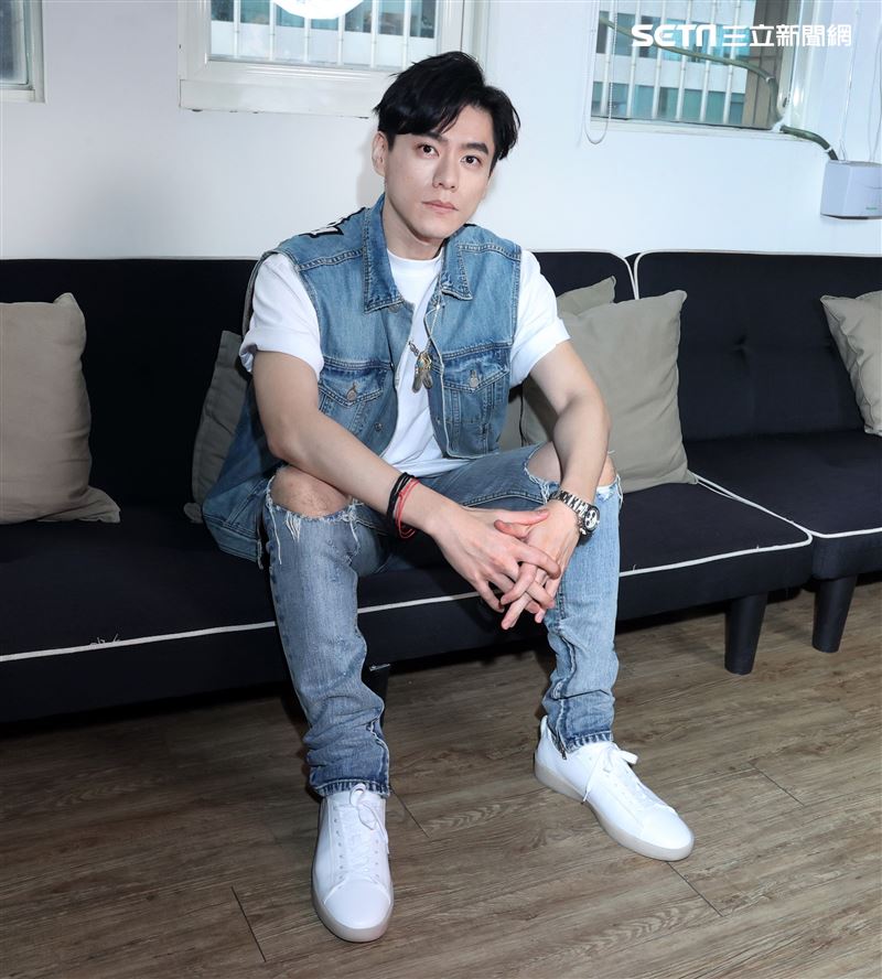 李程彬三立新聞網專訪。（記者邱榮吉/攝影）