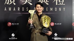 ▲2022中華職棒頒獎典禮，統一獅外野手陳傑憲拿下最佳九人和金手套獎。（圖／記者劉彥池攝影）