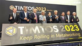 TIMTOS 2023記者會邀集主辦單位、龍頭企業及國家館代表暢談產業趨勢，照片左起丹麥商務辦事處處長柏孟德、德國經濟辦事處首席代表暨處長林百科、美國在台協會商務官薄康霖、機械公會理事長魏燦文、外貿協會秘書長王熙蒙、金豐機器董事長張於正、儀辰企業董事長王木銓、友嘉集團工具機事業群(台中) 執行長林勤喻、東台集團營業協理陽光宇。（圖／記者戴玉翔攝影）