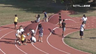操場長痘痘！創意「冰淇淋跑道」孩童熱愛