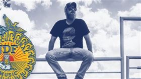 美國歌手傑克‧佛林特剛新婚幾個小時後就去世。（圖／翻攝自Jake Flint官網） 