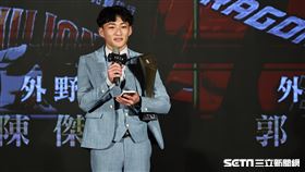 ▲2022中華職棒頒獎典禮，外野最佳九人得主郭天信發表得獎感言。（圖／記者劉彥池攝影）