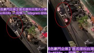 直擊恐怖情人！女遭安全帽打揮拳、機車撞