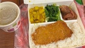 網友發文稱苗栗媽媽便當一個只要30元。（圖／翻攝Dcard）