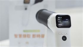 手持式智慧眼底影像擷取儀。（圖／鴻海提供）
