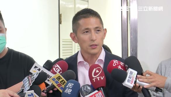 王鴻薇嗆「我沒在怕吳怡農」！本人笑著回