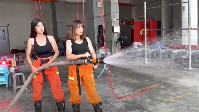 不只肌肉男！台東消防月曆「靚女」更吸睛