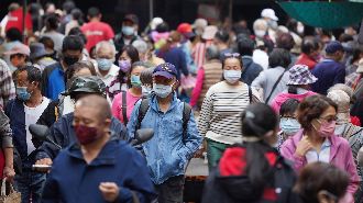 他轟台人戴口罩奴性重:中國心態!被炮慘