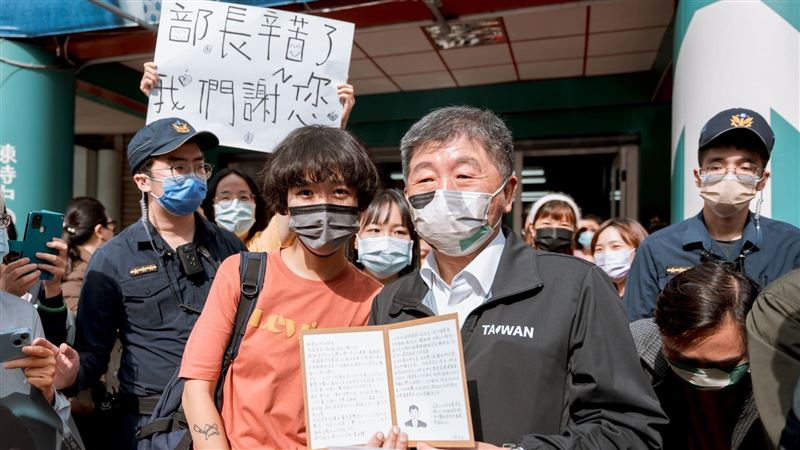 南部支持者北上鼓勵陳時中　收2物超感動