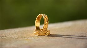 中古世紀，14世紀，黃金戒指，鑽石 拍賣(圖／pexels)