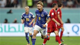 日本隊再現奇蹟，以2：1逆轉擊敗西班牙。（圖／翻攝自FIFA推特）