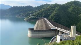 台南枯水季將屆  南水局籲節水颱風尼莎外圍環流沒有為台南主要水庫集水區帶來明顯降雨，南區水資源局指出，今年6到10月降雨量僅為歷年平均值5成，曾文－烏山頭水庫系統總蓄水率不到48%，呼籲民眾節水因應枯水季。圖為曾文水庫。（南水局提供）中央社記者楊思瑞台南傳真  111年10月17日