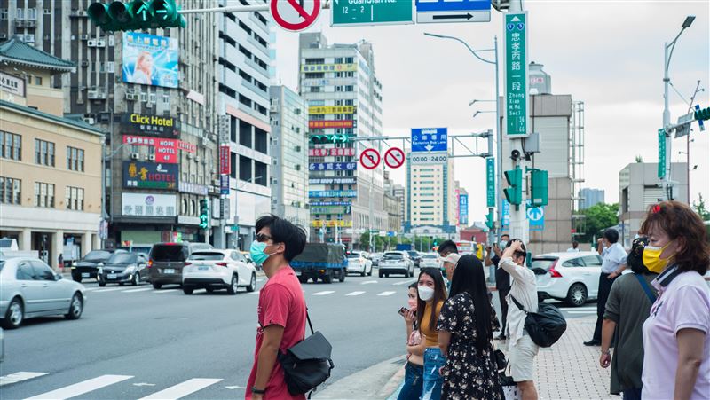 忠孝西路半套開放挨轟　網：等著看笑話！