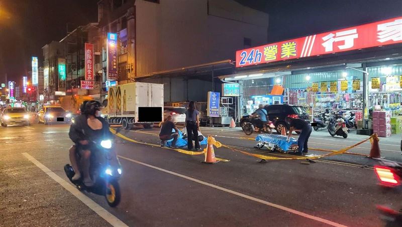 屏東翁橫越馬路！疑遭2車連撞倒臥路中亡