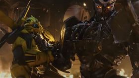 野獸大戰一觸即發。（圖／翻攝自YouTube）