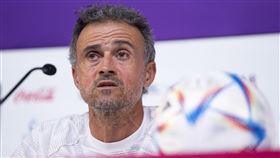 ▲西班牙教頭恩里克（Luis Enrique）在中場要球員專注於下半場，但隊伍卻「以潰不成軍的狀態進入下半場」。（圖／美聯社／達志影像）
