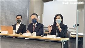 兆信國際法律事務所杜孟真律師（右）、泰鼎法律事務所蔡步青律師（中）及 Ross Feingold 美國律師（左）已公告決定組成法律服務團隊。（圖／記者吳康瑋攝）