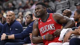 ▲威廉森（Zion Williamson）攻下30分15籃板8助攻，鵜鶘送馬刺10連敗。（圖／美聯社／達志影像）