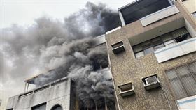 苗栗銅鑼民宅火警，3姊弟受困，售出均無呼吸心跳。（圖／翻攝畫面）