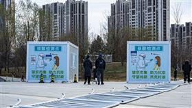 中國鬆綁防疫  北京大幅減少核酸檢測點運作北京市當局近日鬆綁疫情防控措施，縮減核酸檢測要求，大幅減少核酸檢測點運作。圖為3日，北京朝陽區望京街道一處暫停服務的核酸檢測採樣點。（中新社提供）中央社  111年12月3日