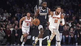 ▲小哈德威（Tim Hardaway Jr.）轟8顆三分球貢獻28分，助獨行俠以121：100輕取尼克。（圖／美聯社／達志影像）