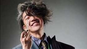 史書華在臉書貼文爆料，「樂儀旗隊也被同屆同學跳出來踢爆沒有她欸」。（圖／翻攝自盾牌牙醫史書華）