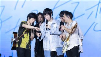 五月天新加坡開唱　超大咖天后登場全嗨翻