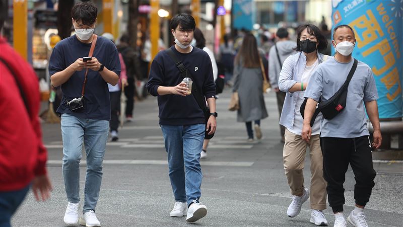 吃飯該戴口罩？醫：就算熟人有這情況就戴
