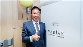 癌症帶走先妻和弟…郭董揭捐台大百億內幕（圖／翻攝自郭台銘臉書）