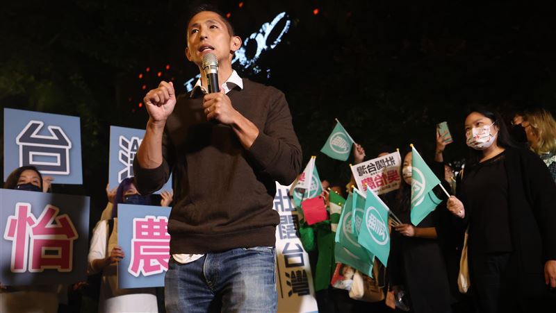 支持者挺罵回去　吳怡農：別生氣，要投票