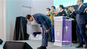 愛玩電動、模型、不成熟形象是慘敗主因？鄭運鵬親回：我會繼續買。（圖／翻攝自鄭運鵬臉書）