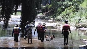 南非約翰尼斯堡暴洪奪命（圖／美聯社／達志影像）