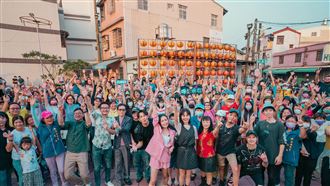 曹雅雯傳秘婚首露面！與她同聚鄉親落淚了