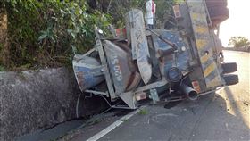台南,山區,山壁,失控,車頭,夾困,混凝土車,