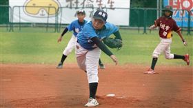 威力盃少棒賽  桃園晉冠軍戰拚隊史第6冠2022年第10屆花蓮台彩威力盃全國少棒賽，桃園市隊5日4強與新北市隊交手，桃園市隊許邵傑（圖）投打俱佳，率隊以11比1、4局拿勝，晉級冠軍戰，將挑戰隊史第6冠。中央社記者謝靜雯攝  111年12月5日