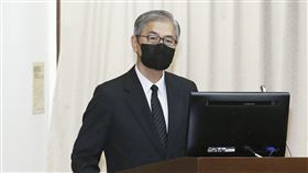 黃天牧：把握當下全力以赴  政務官去留長官決定九合一大選民進黨失利，引發內閣改組話題。國民黨立委賴士葆5日在立法院財政委員會質詢金管會主委黃天牧（圖）的看法和心情，黃天牧表示，政務官去留由長官決定，他能做的就是把握、珍惜當下，全力以赴。中央社記者郭日曉攝  111年12月5日